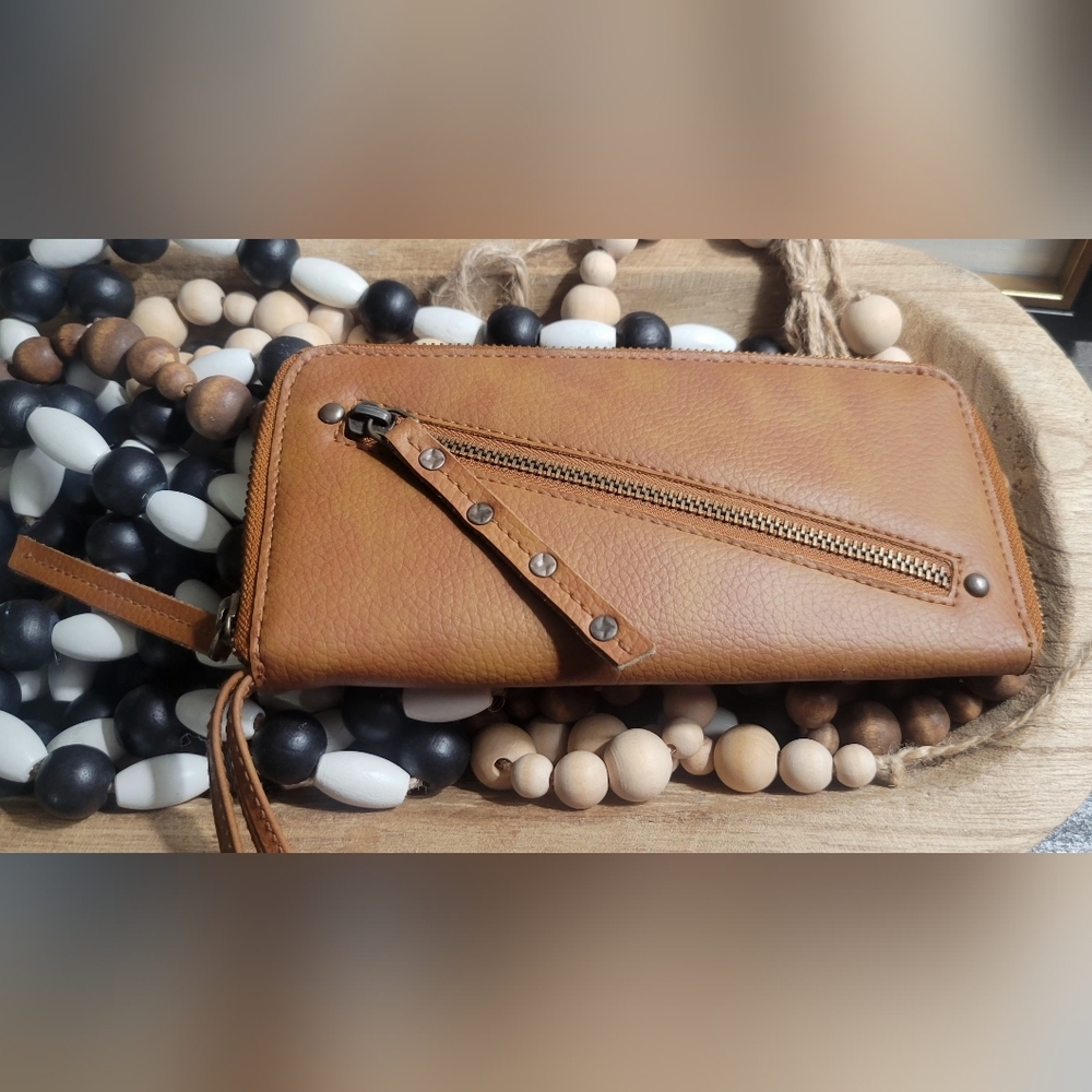 FREE PEOPLE Distressed Vegan Wallet Wristlet Brown NWOT - Picture 2 of 9